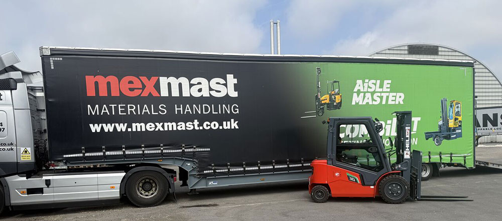Mexmast trailer with electric forklift in the foreground